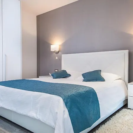 Sleeps 8 With Pool Air Con And Wifi Vila