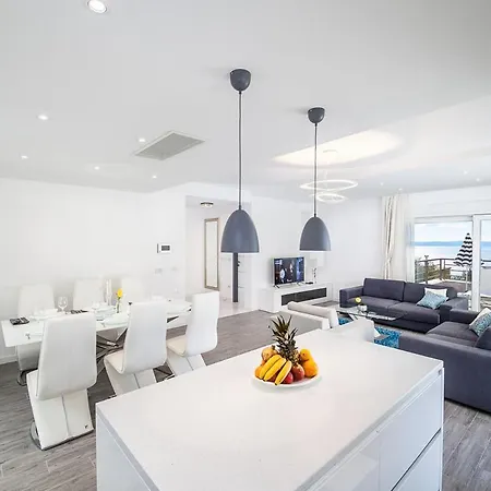 Sleeps 8 With Pool Air Con And Wifi * Makarská