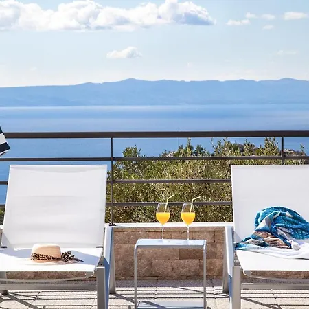 Sleeps 8 With Pool Air Con And Wifi * Makarska